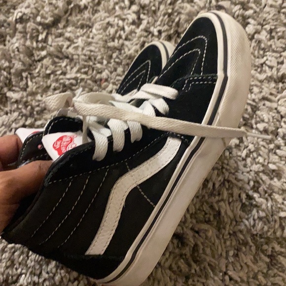 Vans - Picture 3 of 7